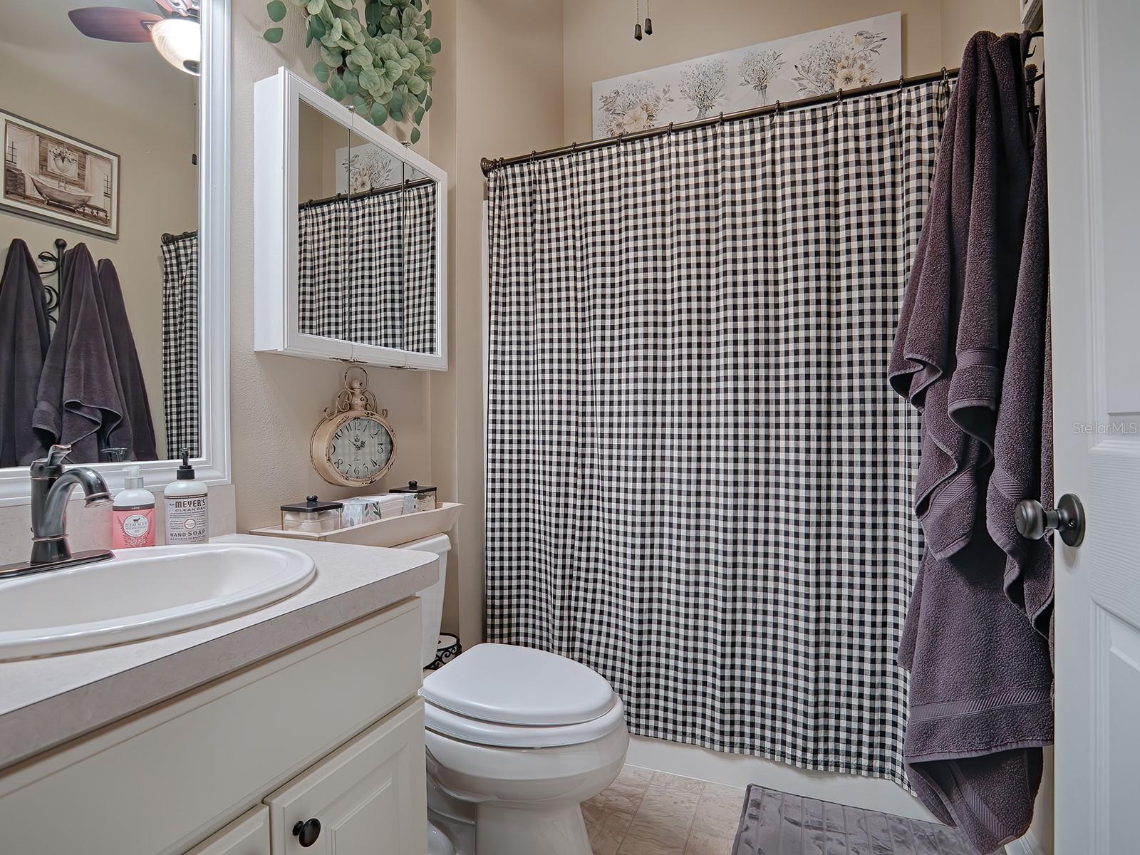 GUEST BATH WITH TUB/SHOWER COMBO