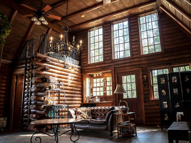 Huge two story vaulted ceiling