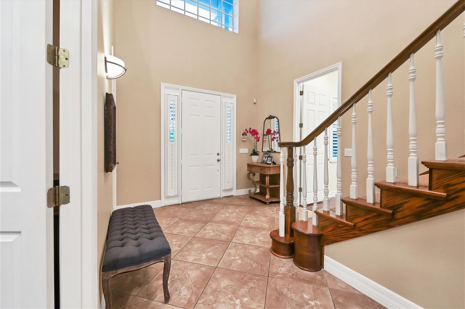 Bonus room and study/office off front hallway.
