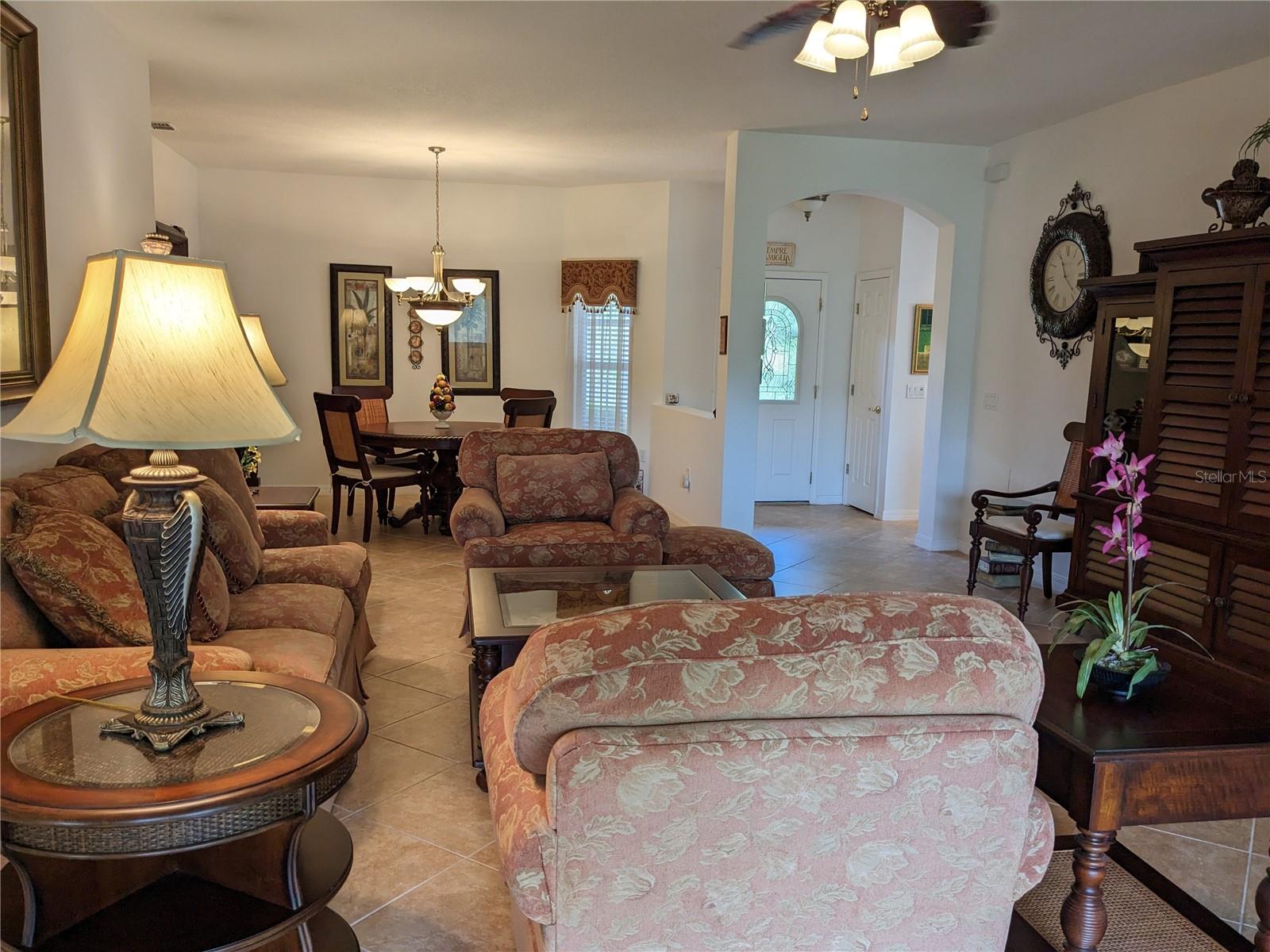 living room/dining room combo