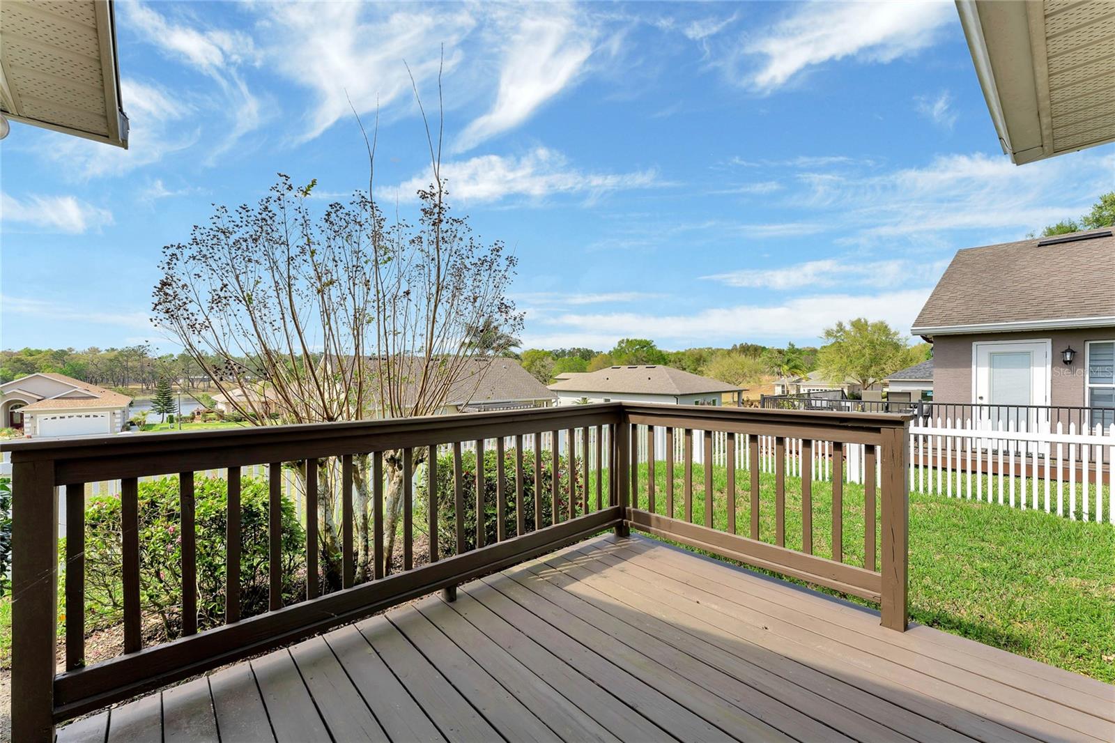 Small exterior deck off the Florida Room