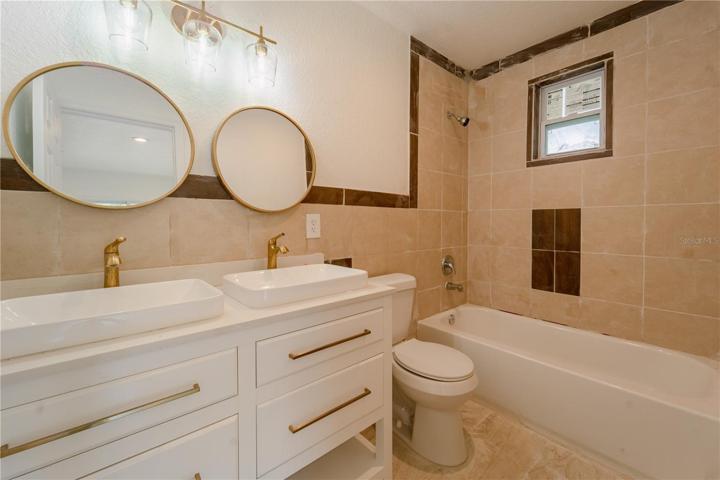 Master Bath/ Double Sinks/ Double Mirrors