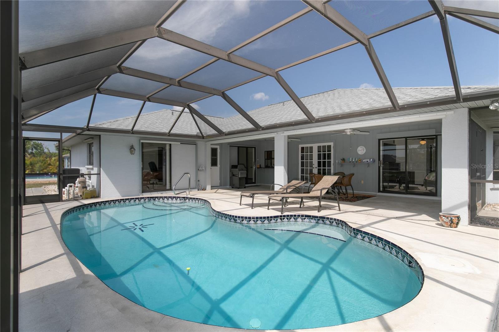 Corner view of pool and Lanai