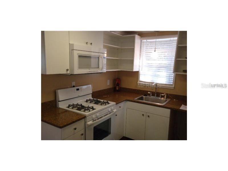 Kitchen w Gas Range and Dishwasher