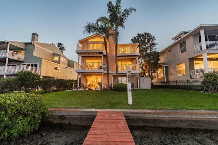 Welcome to 2507 Bay Blvd.