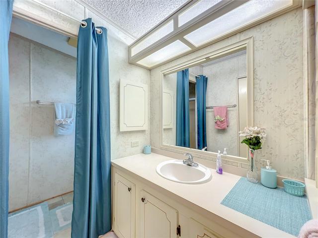 View of ensuite master bathroom