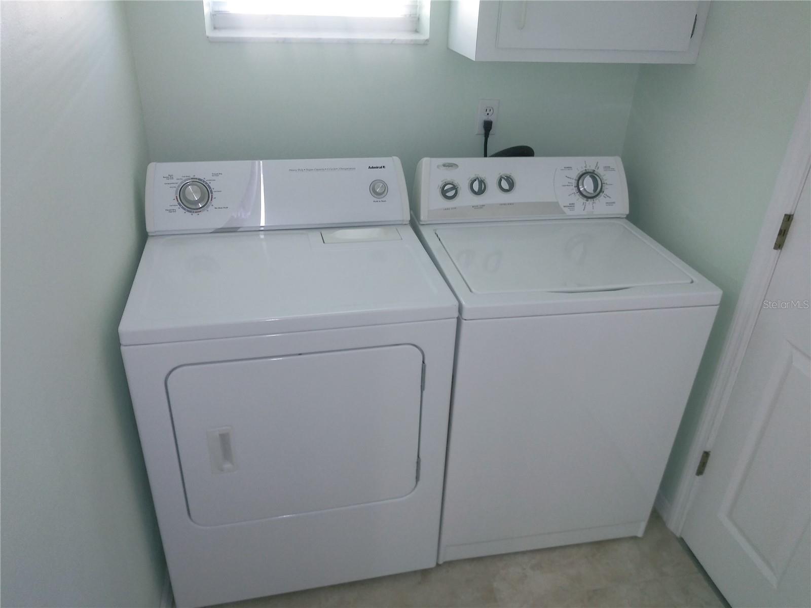 Washer/dryer.