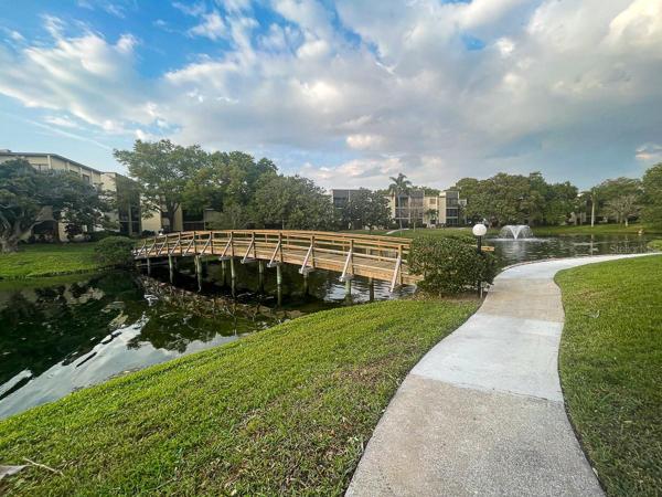 Walkover , Beautiful Spacious Grounds