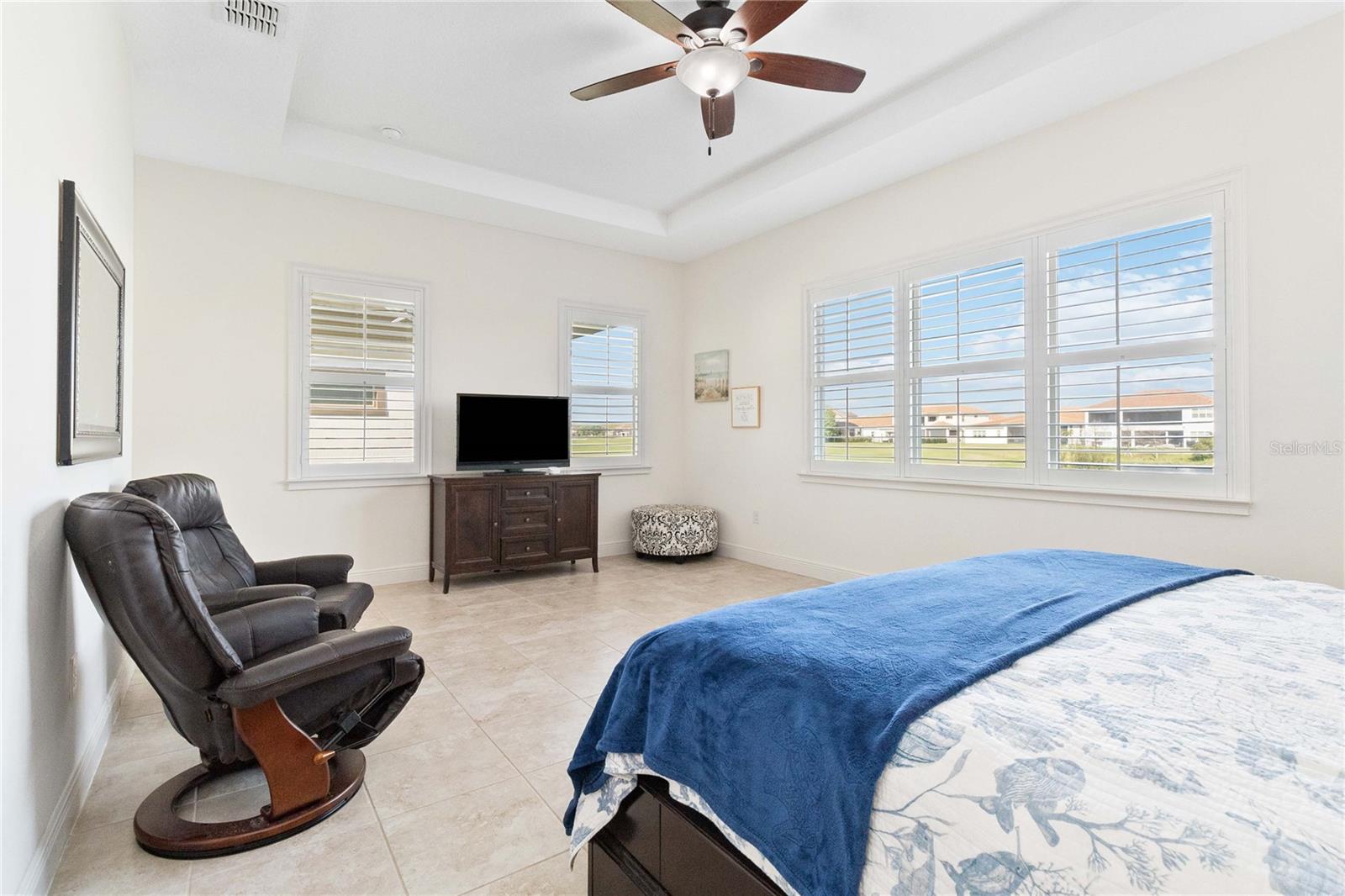 MAIN BEDROOM