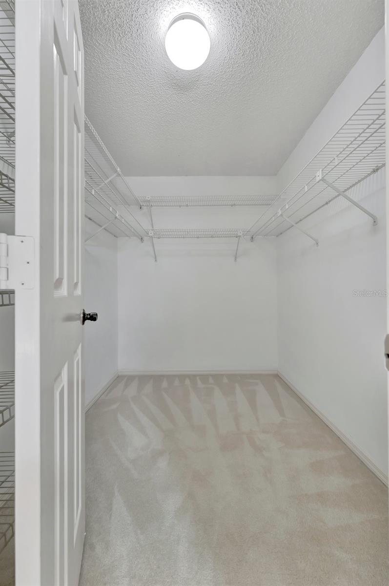 Mater Walk-In Closet