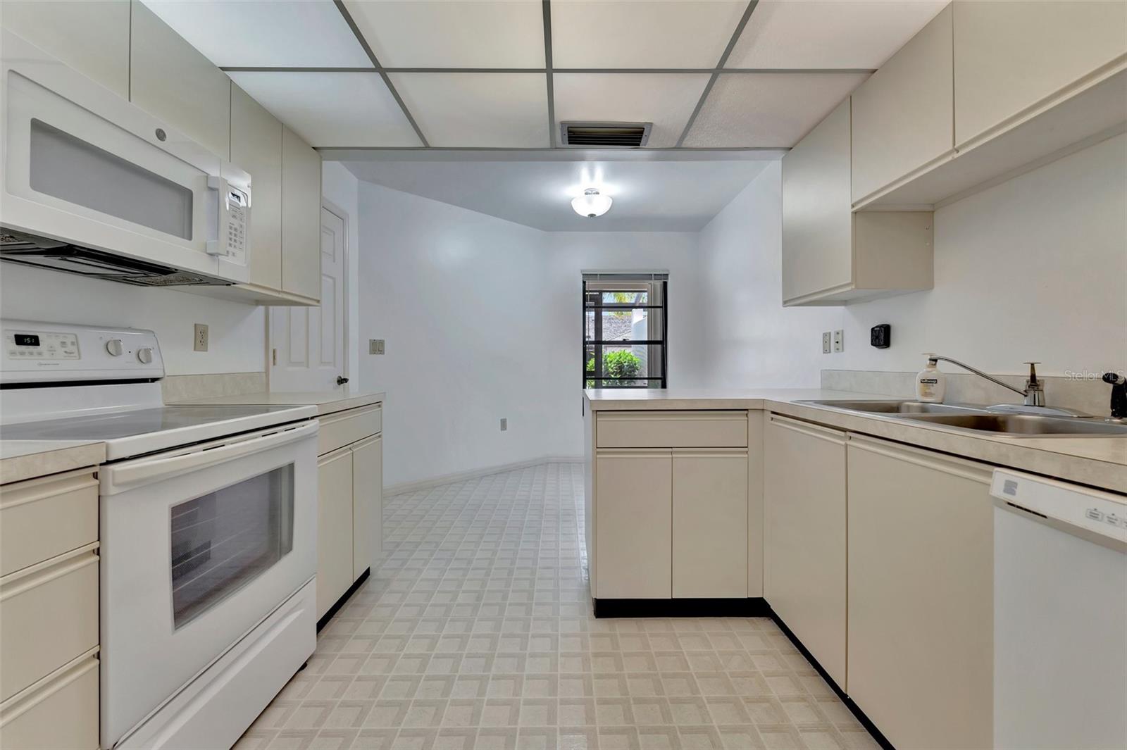Eat-In Kitchen