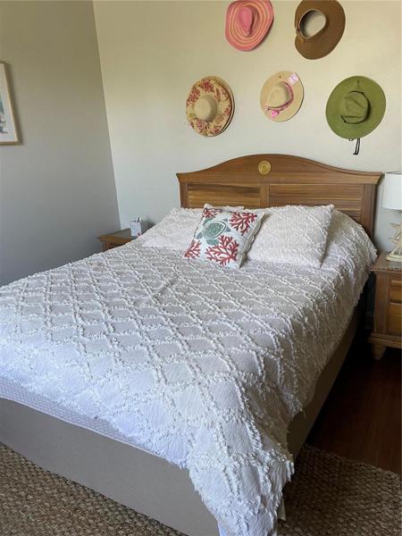 2nd bedroom Queen Bed