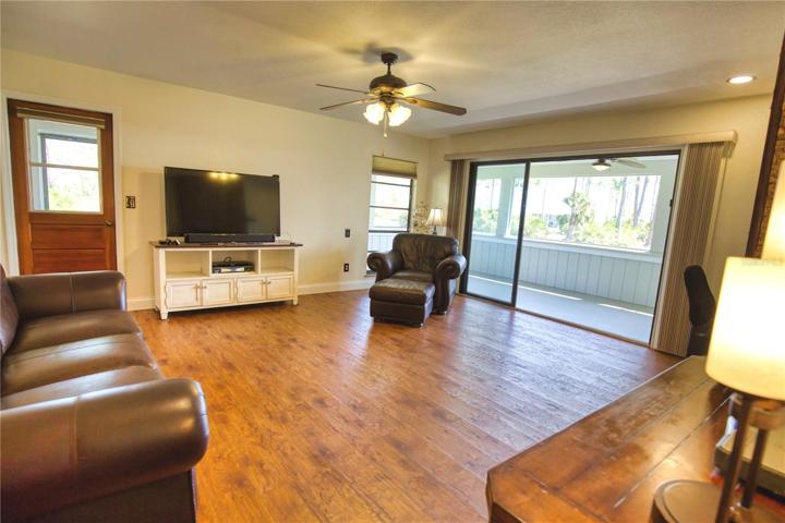 Large Den/Office/Media Room