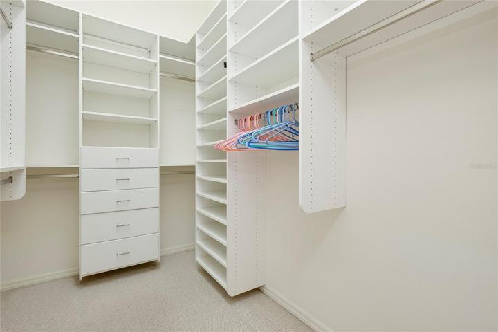 2  walk in closets in Owner's retreat