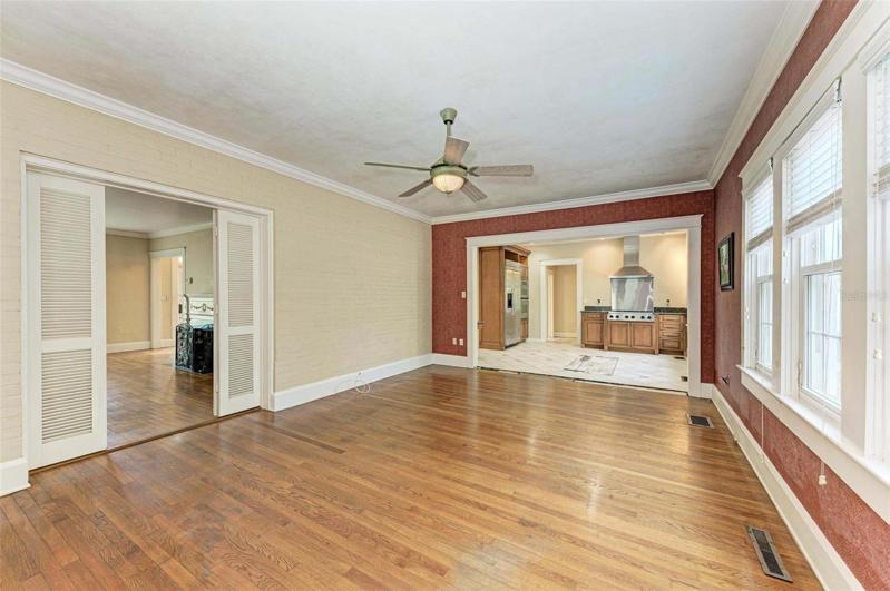 Family Room 02
