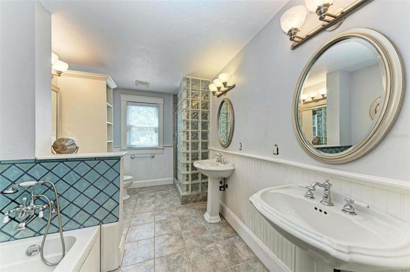 Master Bath 01