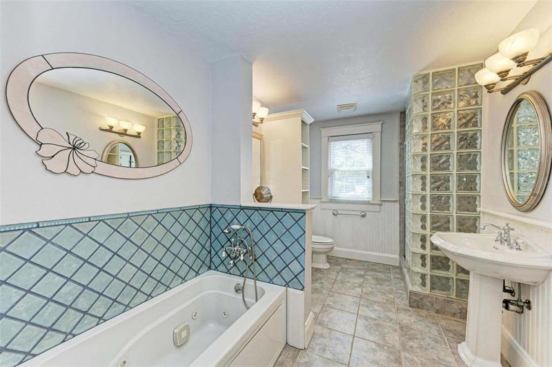 Master Bath 02