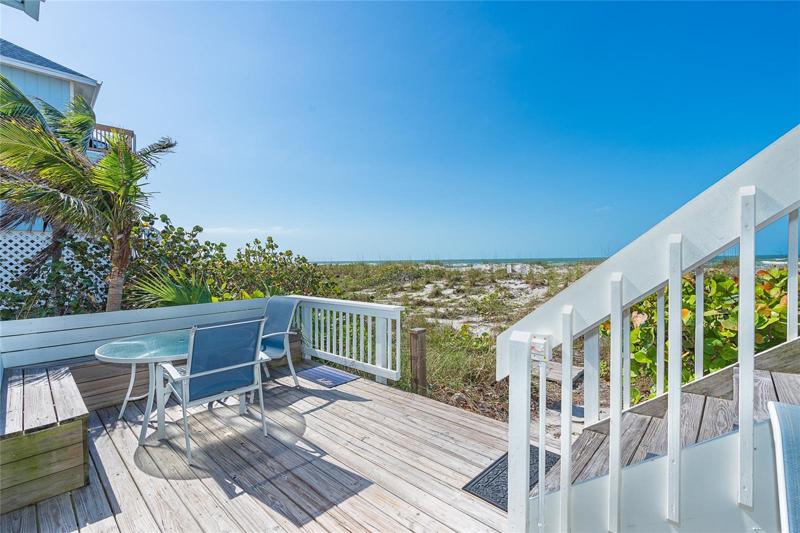 deck on Ground Level.