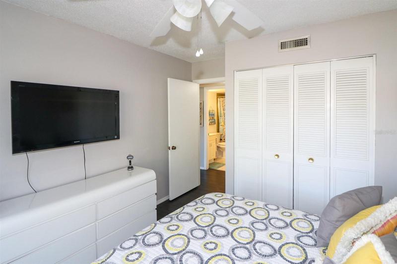 Guest bedroom 