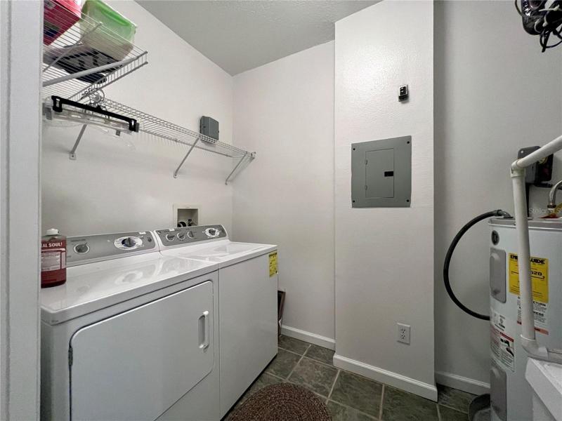 LARGE LAUNDRY ROOM WITH WASHER/DRYER!