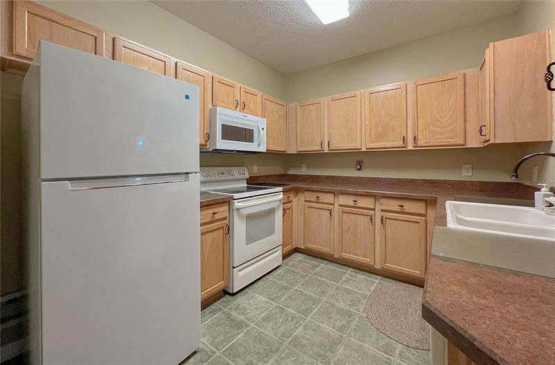 STORAGE GALORE CABINETS... NEW APPLIANCES, TOO!!