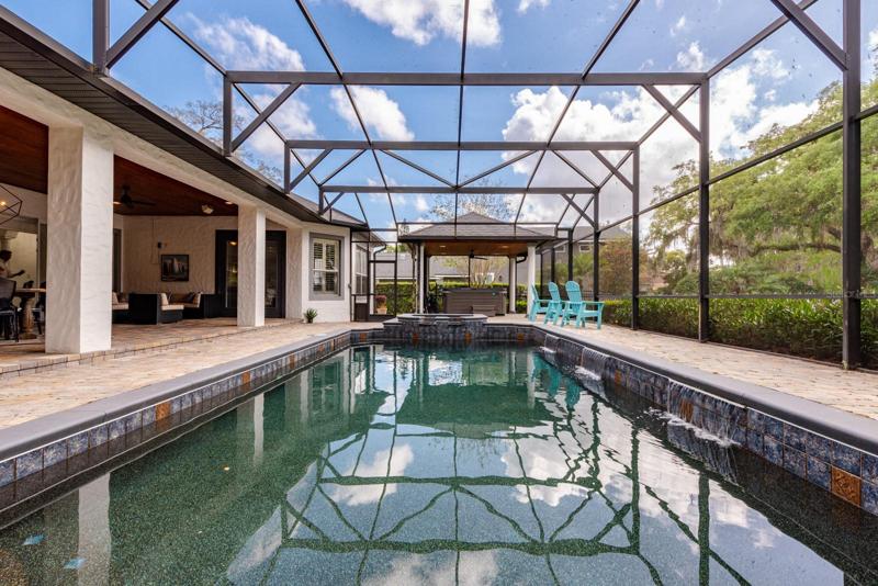 Relax poolside, full screened for your comfort and enjoyment! 