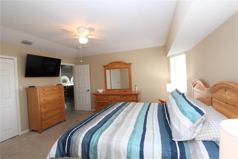 Master Bedroom - view 2