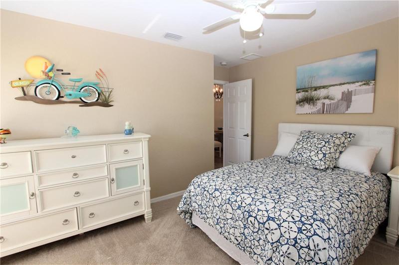 Bedroom 2 - view 2