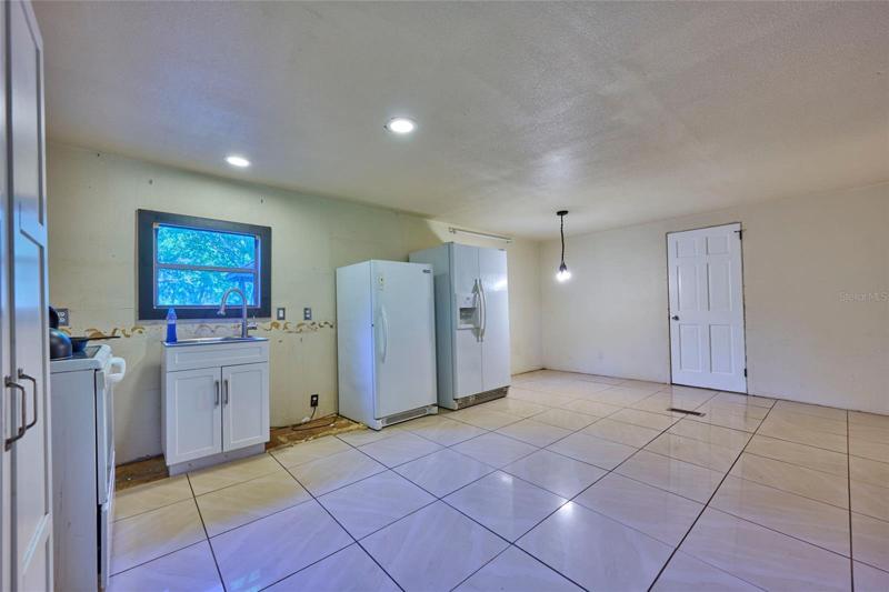 Kitchen/dining room combination