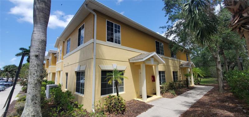 Corner unit townhouse