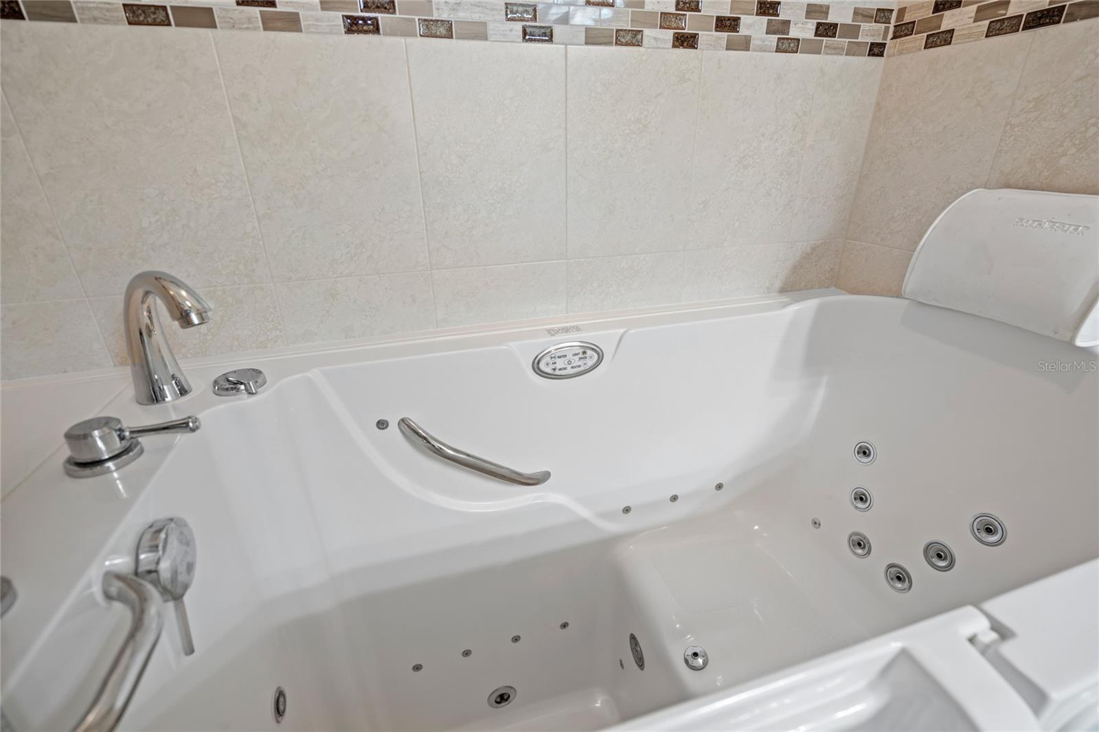 Whirlpool jets