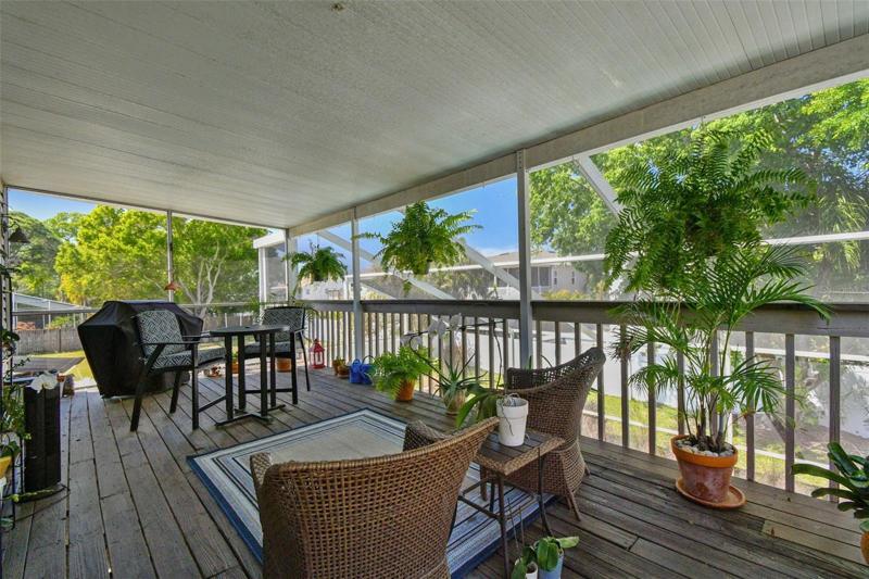 upstairs porch/lanai area
