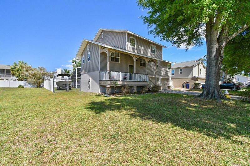 side yard with boat or trailer access to back yard
