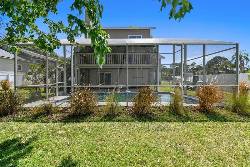 screened in pool 