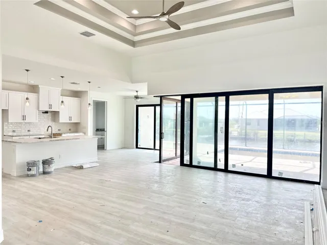 14ft Ceiling in Great Room