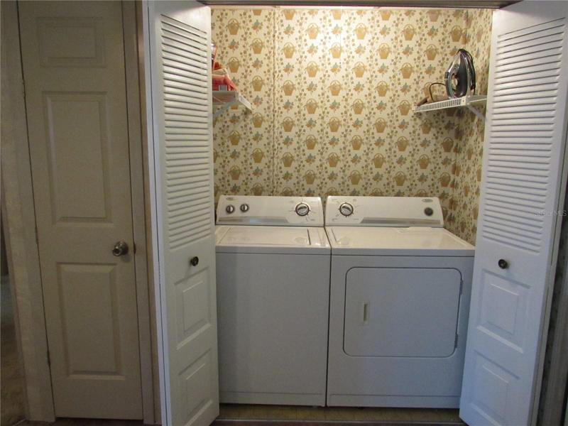 Kitchen Laundry area with washer/dryer.