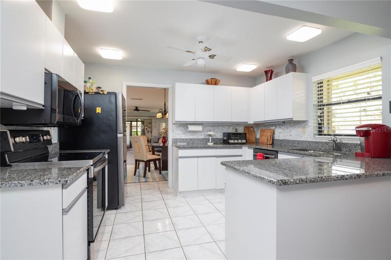 Kitchen has newer appliances, granite counters