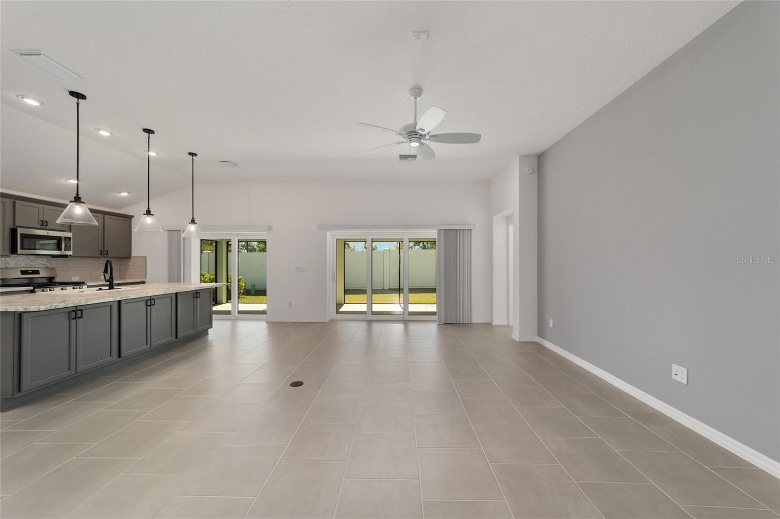 Dining room/living room