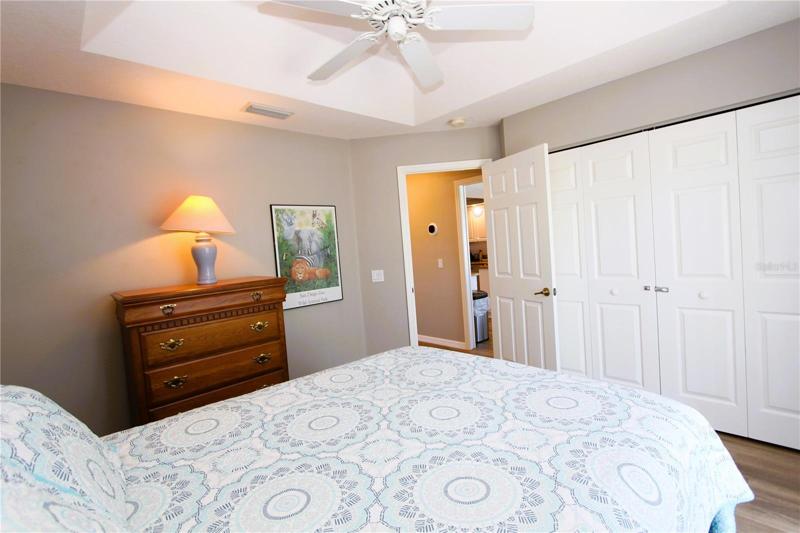 Bedroom 2 - view 2