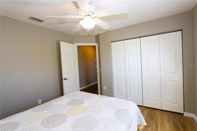 Bedroom 3 - view 2