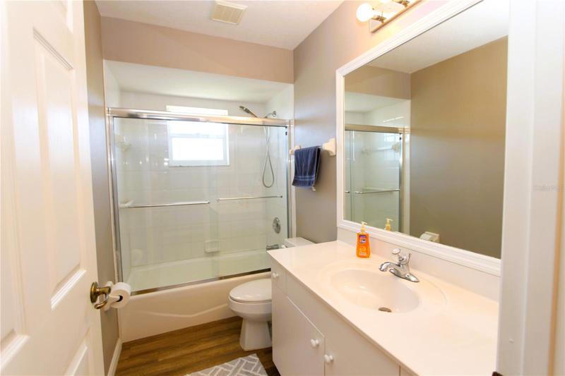 Bathroom 2 with tub/shower