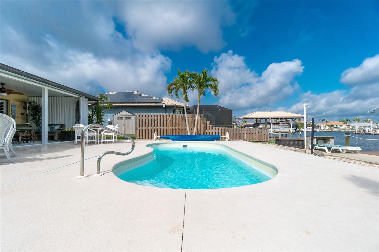 Lanai to the left, which can be closed off from inside with sliding shutters