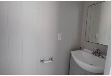 Half Bath in bedroom 1
