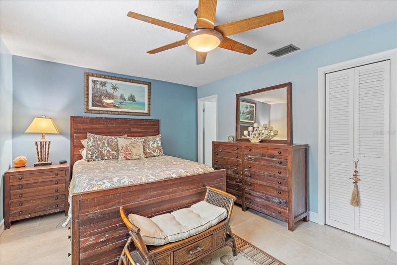 Master bedroom with walk-in closet (west & south facing window)