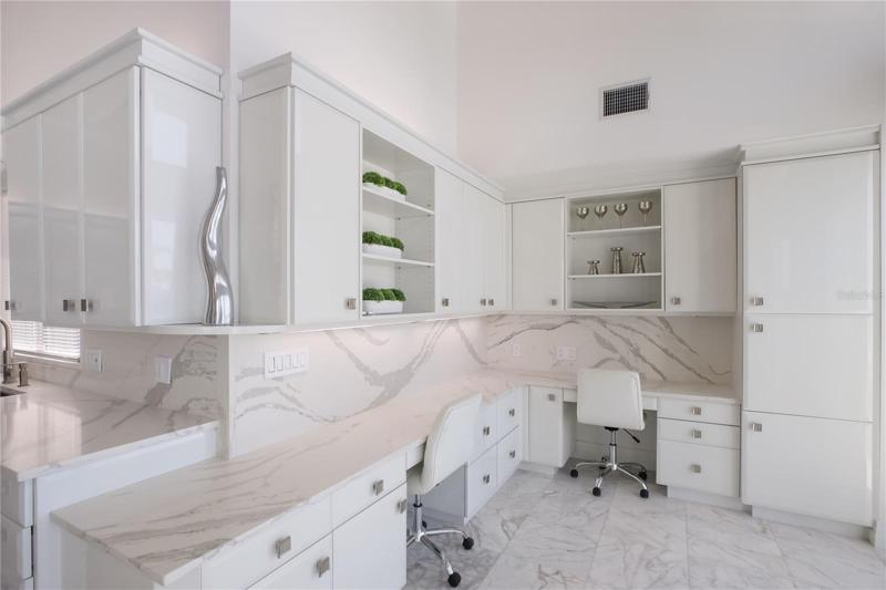 Built-in Bar Area