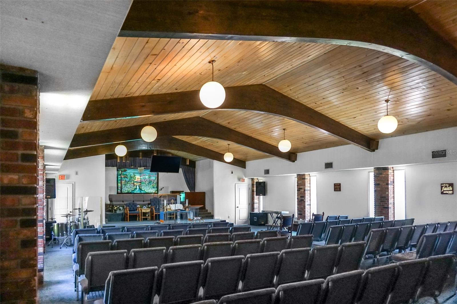 2500 NE 15th Street sanctuary space