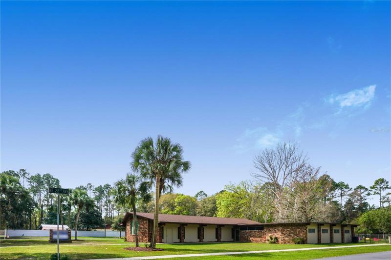 2500 NE 15th Street front view