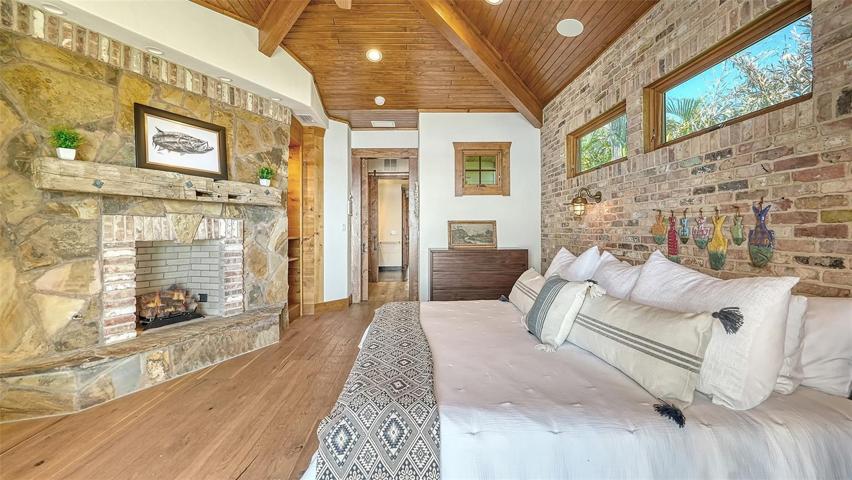 Such warmth & imagination to create this romantic "owners suite"
