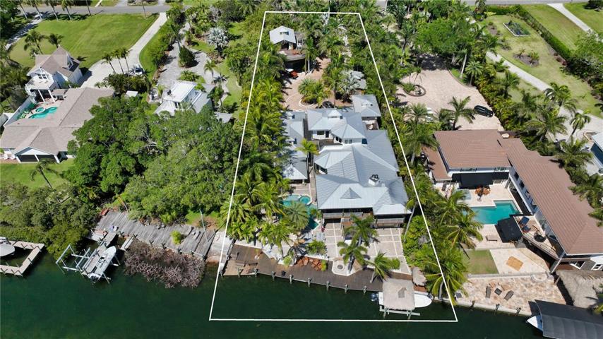 "Paradise Personified" Unique 1 acre