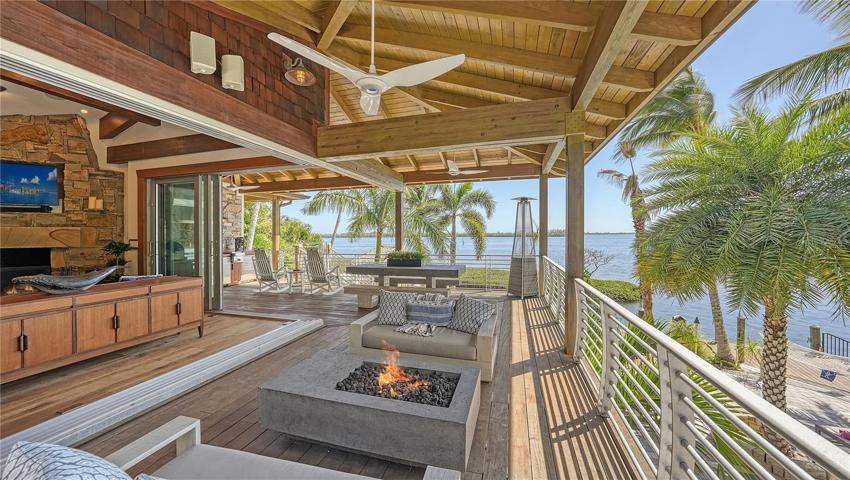 Beautiful Bay views and sunsets.